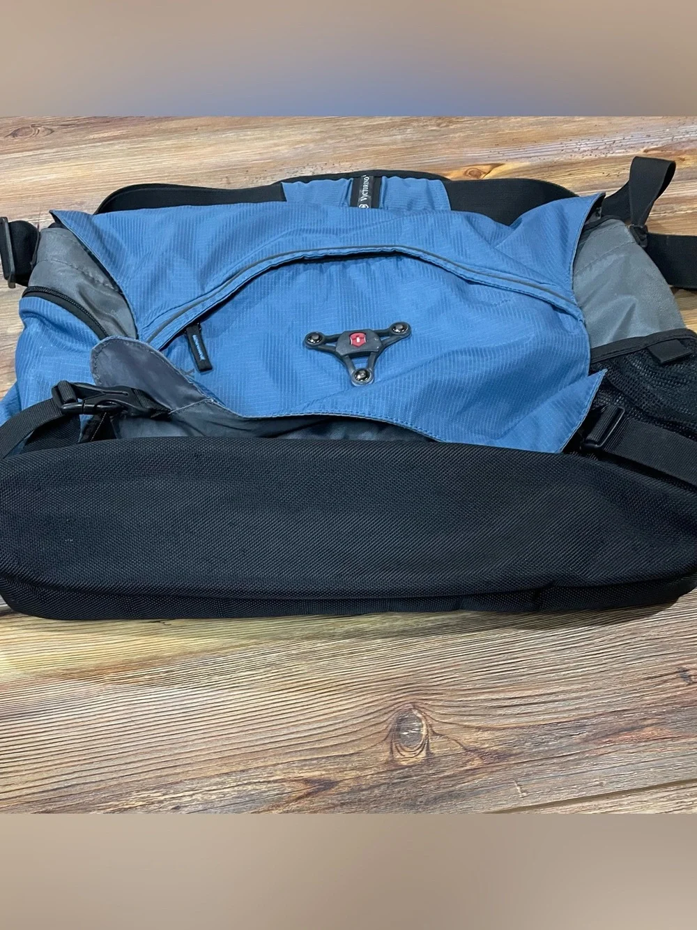 Victorinox Swiss Army Messenger Bag Blue Canvas School Office Commute Backpack